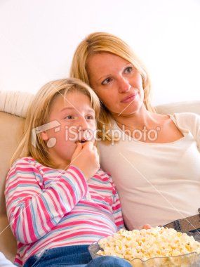 ist2_8167873-mother-and-daughter-watching-tv.jpg